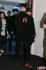 组图：SJ-M赴台中文大升级 动感舞曲High翻全场