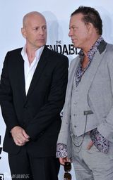 幻灯图：《敢死队》洛杉矶首映 史泰龙领衔众硬汉