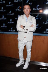 组图：甄子丹避谈赵文卓 纽约遇90岁粉丝