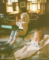 组图：泰勒童年清纯萌照 胖小鸭蜕变美天鹅