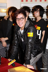 高清图：谭咏麟透露工作满档 与Mr.举行新碟签名会