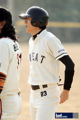 组图：韩星白成铉徐智锡等艺人参加棒球大赛