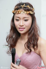 组图：吴雨霏无惧发烧秀性感 张敬轩没胆上歌手