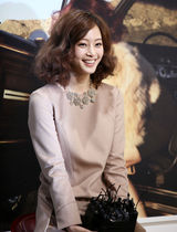 高清图：韩星韩艺瑟手机画报制作发表会