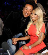 组图：玛丽亚凯莉与麻辣鸡撞色 深v秀豪乳完胜