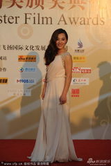 组图：刘璇斜肩美裙性感 任泉卖萌搞笑