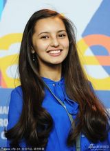 组图：《和谐课程》发布 安妮儿雅蓝裙秀美腿