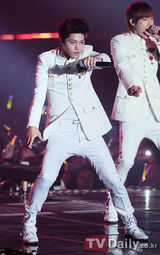 组图：INFINITE首尔举行单独演唱会 劲歌热舞纷呈