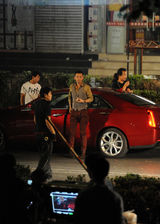 组图：影版《北爱》开机 陈思成王学兵深夜拍戏