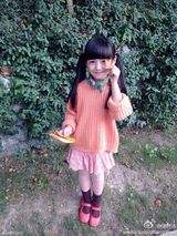 组图：童年小龙女演员超萌生活照 可爱似洋娃娃