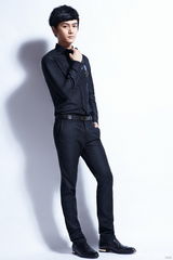 组图：陈晓【演员】西装写真曝光 身姿挺拔尽显阳光帅气