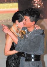 组图：黄宗泽胡杏儿昔日台前幕后甜蜜恩爱