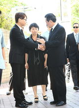 组图：陶喆父亲陶大伟追思会 马英九龙应台鞠躬悼念