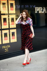 组图：艺人林鹏曝街拍照 获封“时尚界力推宠儿”