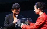 组图：黄奕邓超陈燃亮相上海车展 女王范PK中性风