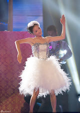 组图：李倩《舞林大会》变娃娃 光良现身帮帮唱