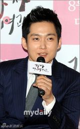 组图：韩情色片《蔷薇旅店》发布 女星深V爆乳