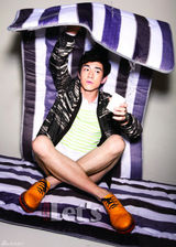 组图：林更新拍杂志大片 条纹男装玩转平行时空