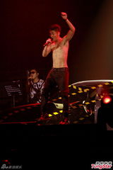 组图：关楚耀个唱邀张学友坐阵 遗撼谭咏麟未到