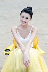 高清组图：甘薇初秋美肤写真 肤如凝脂素颜美女