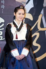 组图：韩佳人等出席《月亮抱着太阳》制作发表会