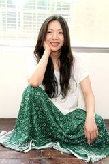 幻灯组图：万芳五年后发新专辑 着绿色长裙春意盎然