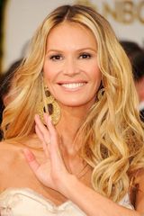 高清组图：超模艾拉-麦克弗森着白纱裙优雅亮相