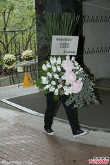 组图：女歌手陈僖仪丧礼 薛凯琪黄柏高哀伤送别