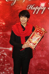 组图：橙天新星大拜年 LUCKY组合耀眼香江