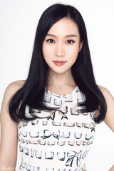 组图：刘一缇写真清丽妩媚秀香肩