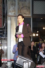 杜德伟曾与MJ合作 将签名衣服珍重收藏