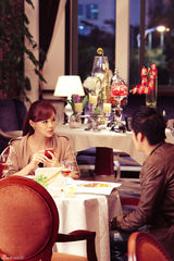 组图：关悦演绎都市白领领衔《囧人的幸福生活》