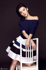 组图：袁姗姗气质写真曝光 知性大方微露香肩