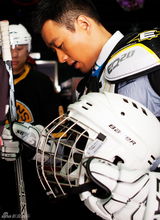 组图：佟大为登《时尚先生》封面 化身冰球战神