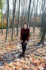 组图：歌手大山随性写真曝光 落叶展冬日气氛