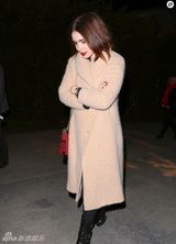 组图：白雪公主柯林斯出席派对 红唇似火显妖媚