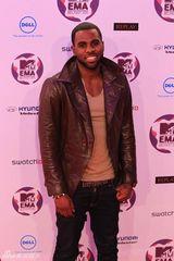 组图：2011MTV欧洲音乐奖红毯 比伯与女友各自亮相