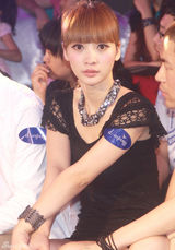 组图：柳岩蕾丝造型秀性感 主持表演跨界连轴忙