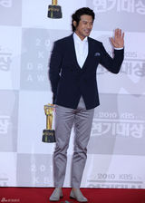 组图：韩国KBS演技大赏颁奖 张赫文根英等出席