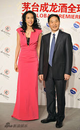 组图：成龙现身白酒品牌首发式 莫文蔚李玟等出席