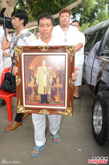 组图：刘伟强王晶送别白龙王 泰王御赐圣泥