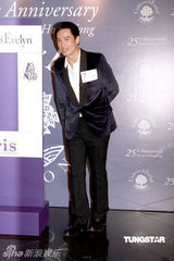 组图：陈豪和Amanda S出席活动 美女相伴笑开怀