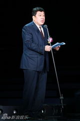 幻灯图：首届“金鹏奖”揭盅 冯小刚领军评审团