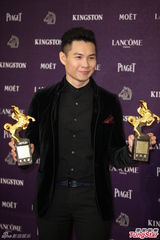 组图：陈哲艺获最佳新导演奖 狄龙吴宇森颁奖