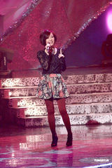 高清组图：众星录制《劲歌金曲》 商天娥粉嫩上阵