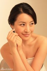 幻灯图集：王雅捷代言广告首曝光 肌肤如雪靓白剔透