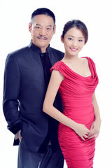 组图：巍子刘芊含戏里夫妻戏外默契自然流露