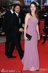 高清组图：《我们巨大的绝望》首映 女星Guenes粉嫩 