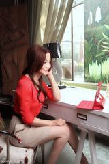 组图：陶红登优家封面 阳光下享受悠闲午后