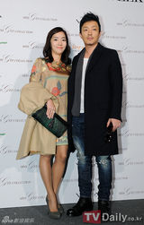 组图：郑柔美李允智靓装出席首尔时尚周